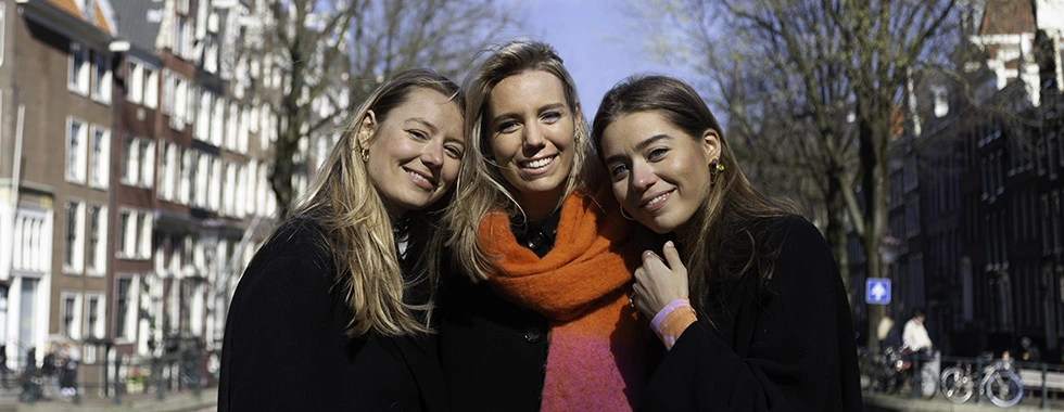 familieportret van drie zussen